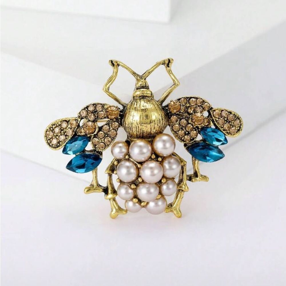 Diamond Bee Brooch M1426